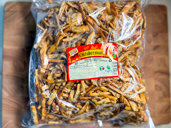 Нитка ЖАРЕНАЯ "Чеснок с зеленью" Oktobersnack 1 кг (сырный продукт) в Тамбове