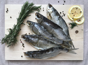 Мясо (АЛЬЯНС) вяленое свинина с халапеньо (50 гр): Вобла вяленая астраханская крупная